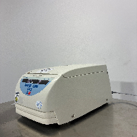 VWR Micro star 17 Microcentrifuge image 1